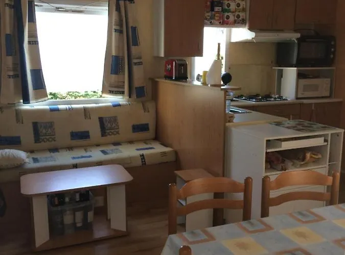 Mobilhome Les Petits Ecureuils 4 Etoiles キャンプ場 *