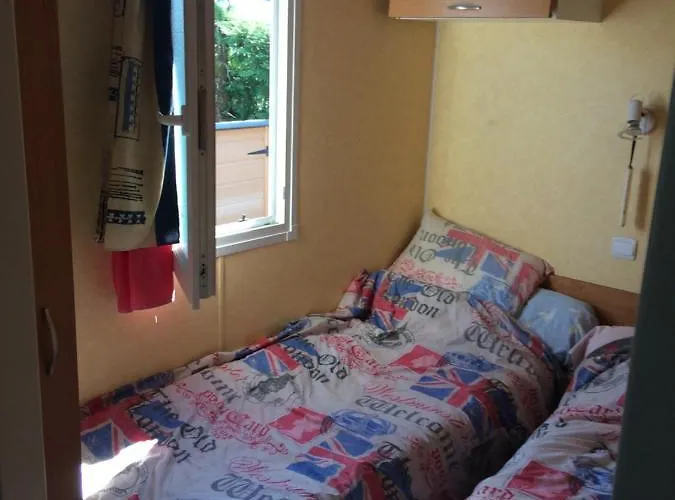 Mobilhome Les Petits Ecureuils 4 Etoiles キャンプ場