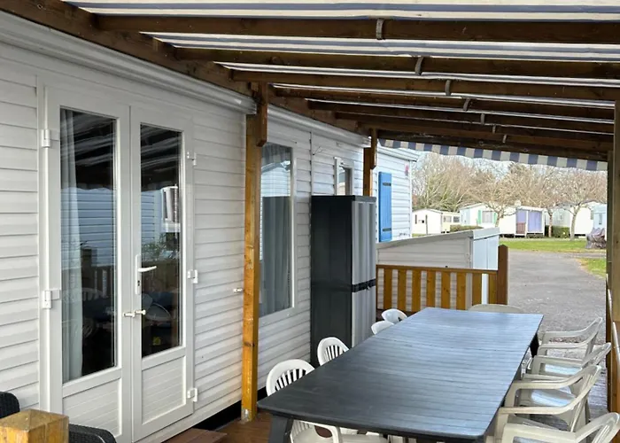 Mobilhome Les Petits Ecureuils 4 Etoiles キャンプ場