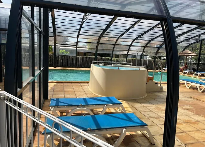 Mobilhome Les Petits Ecureuils 4 Etoiles キャンプ場 *